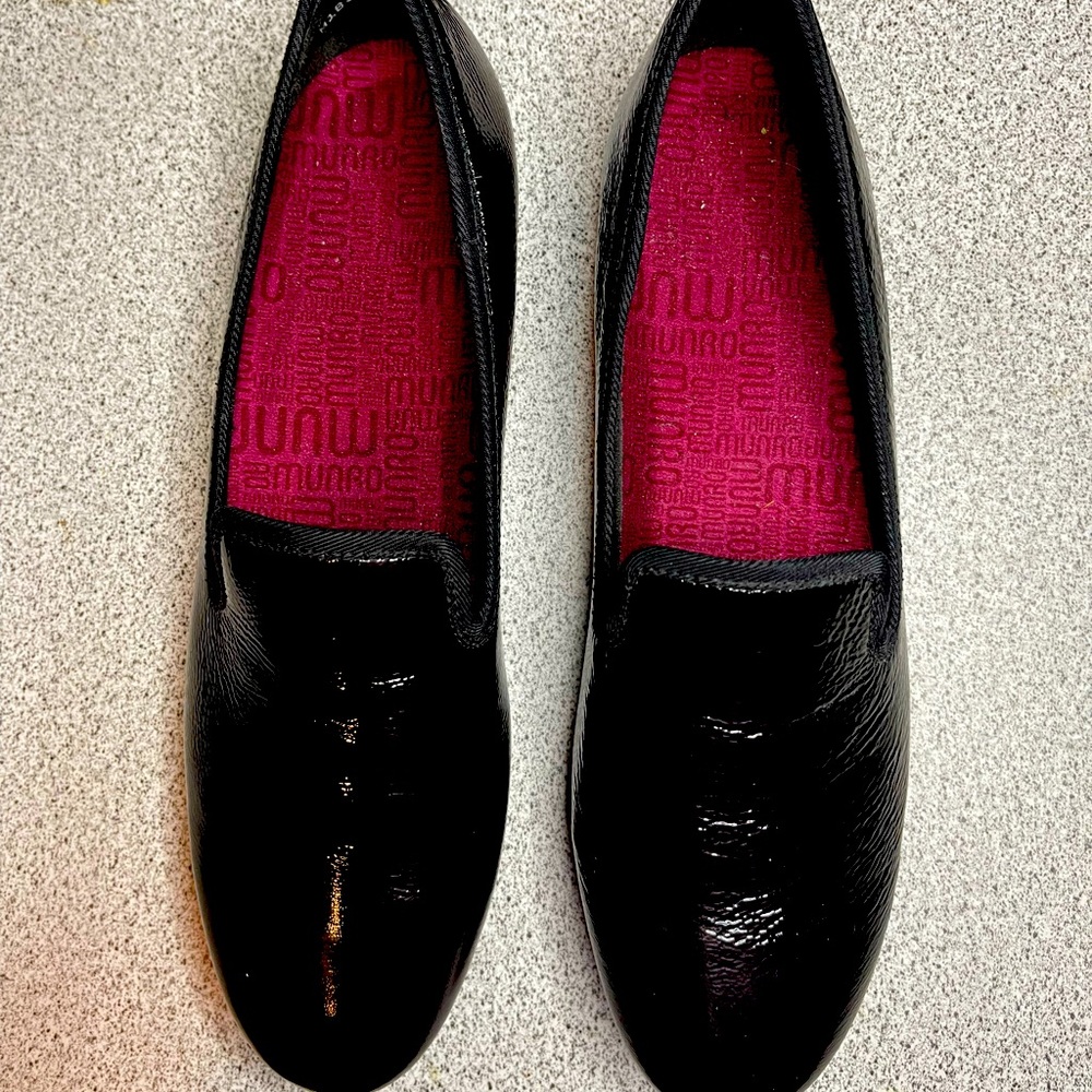 Munro American Woman slip on Patent Leather Loafers